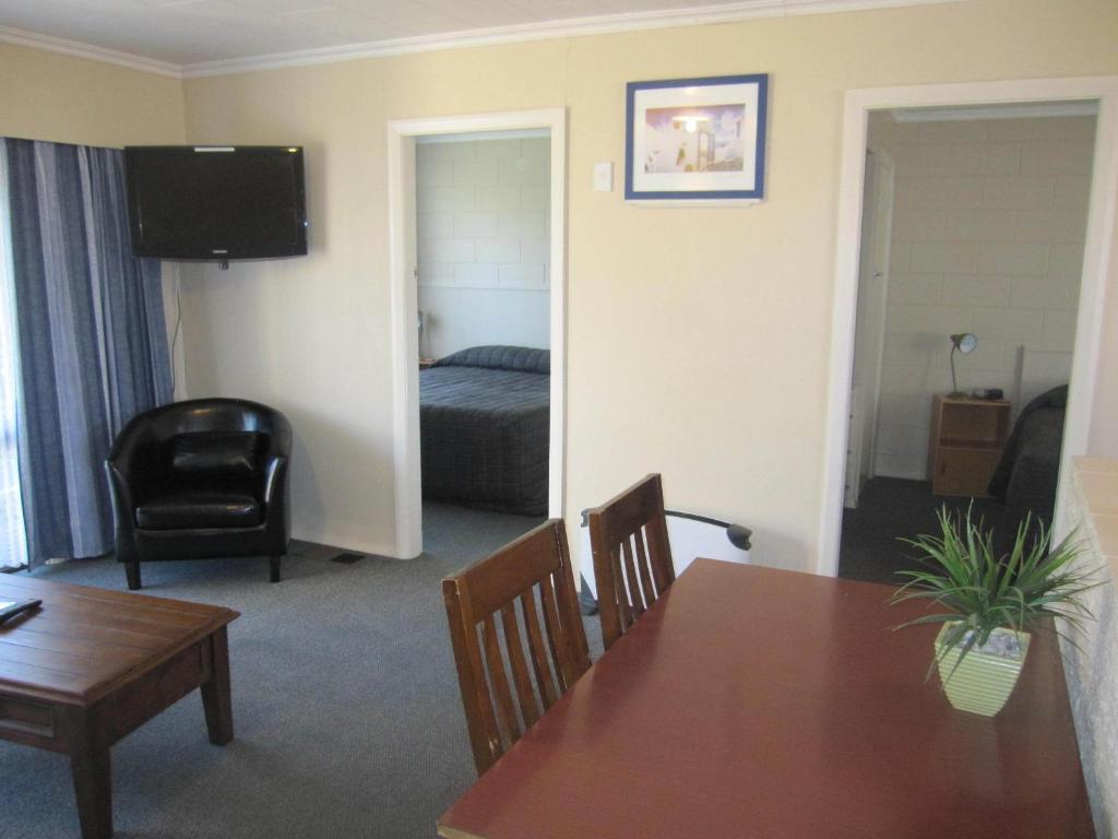 Cromwell Motel Room photo