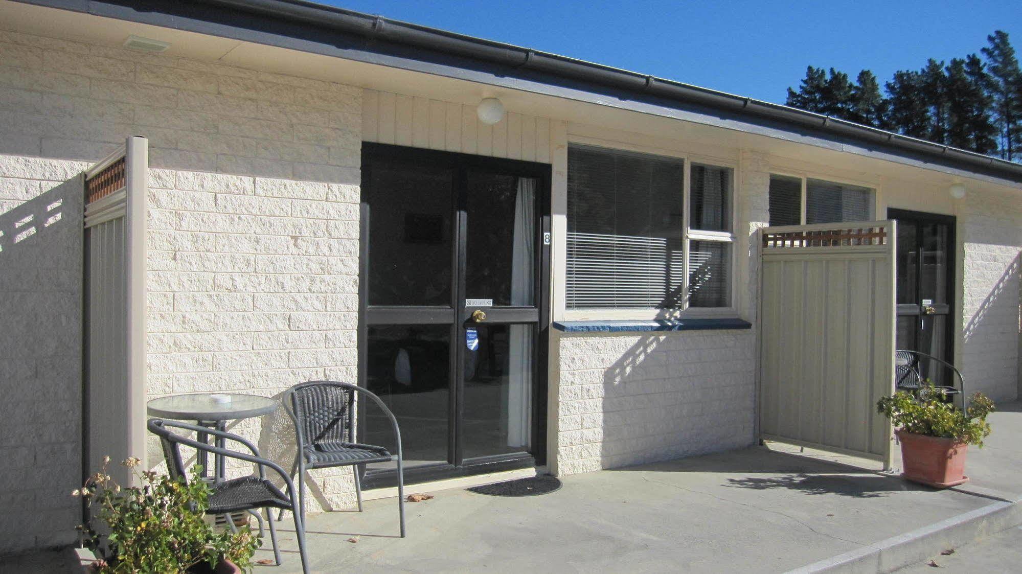 Cromwell Motel Exterior photo