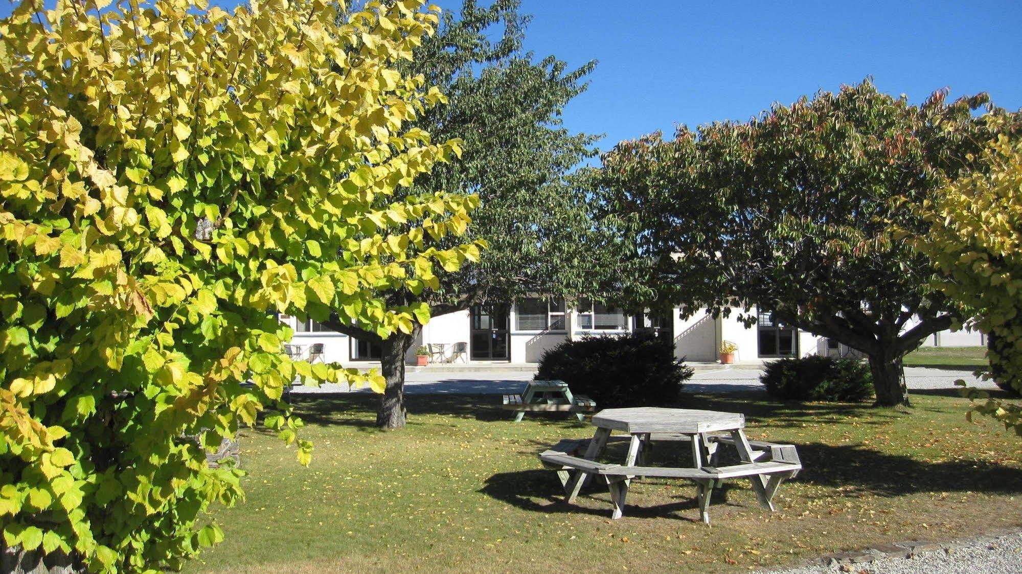 Cromwell Motel Exterior photo