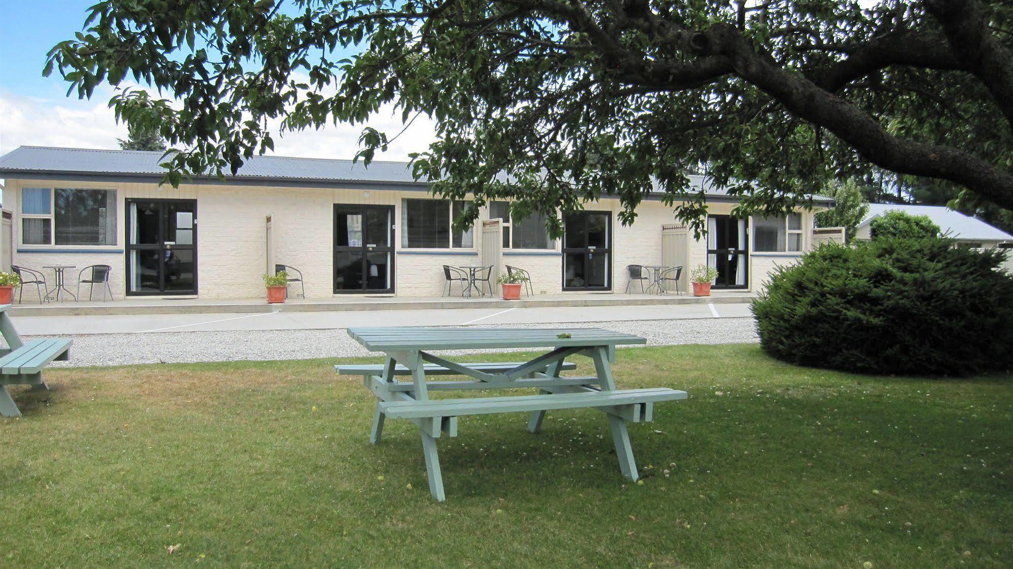 Cromwell Motel Exterior photo